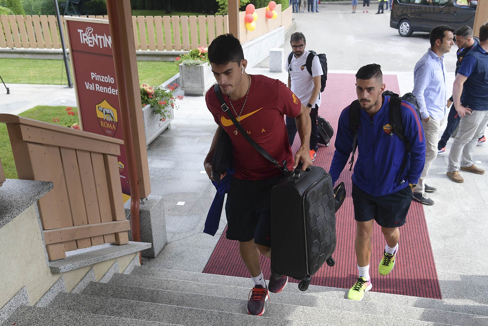 Chán thủ đô, AS Roma kéo nhau lên núi tập luyện - Bóng Đá