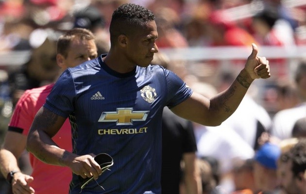 Lười tập luyện, tân đội trưởng Man Utd bị Jose Mourinho chỉ trích (valencia) - Bóng Đá