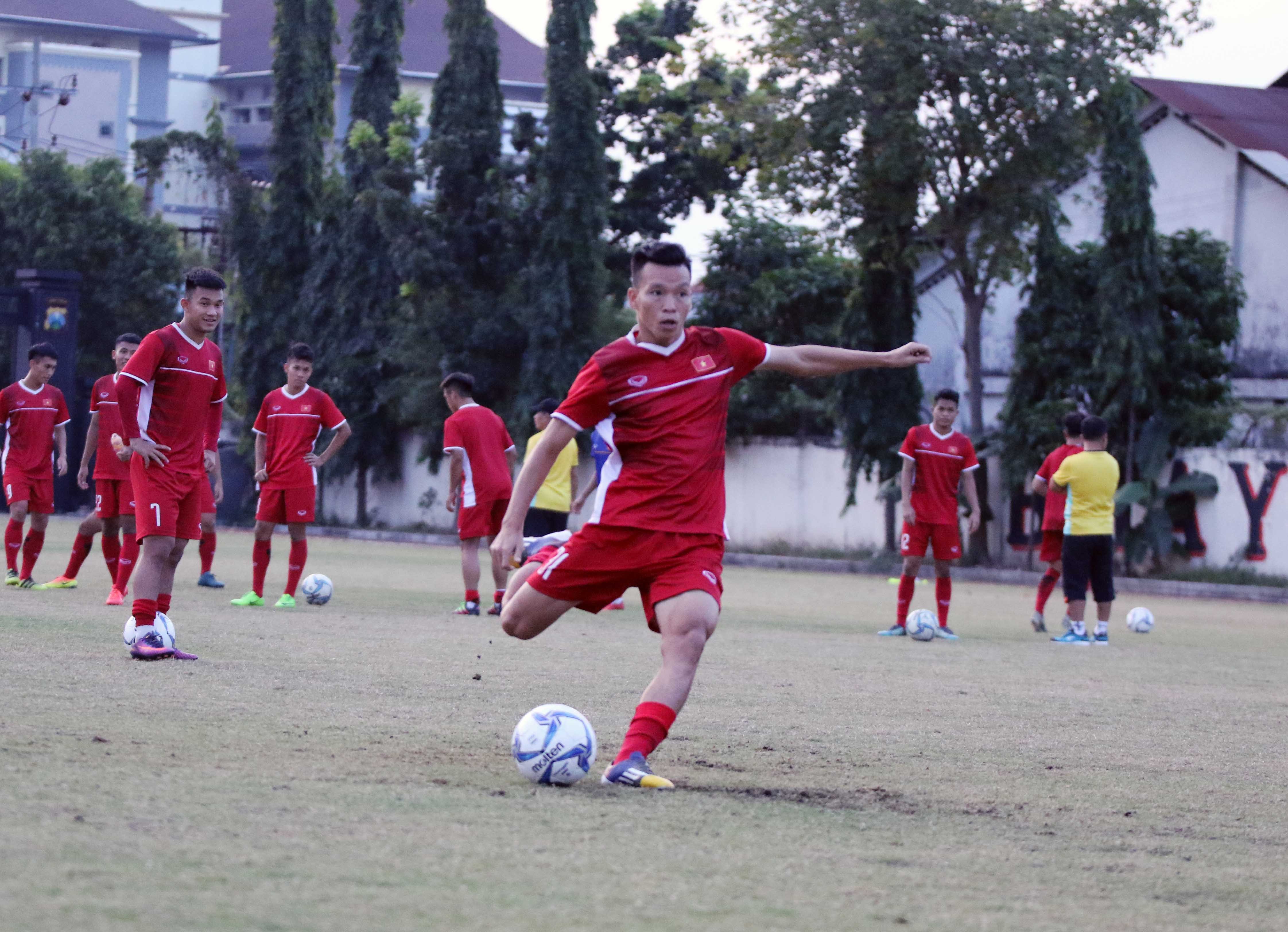  15h30 ngày 05/07, U19 Việt Nam vs U19 Lào: Chờ đợi cơn mưa bàn thắng - Bóng Đá
