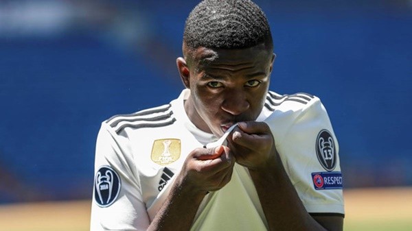 Xin lỗi Perez, Vinicius không phải Neymar - Bóng Đá