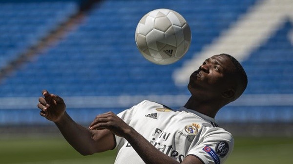 Real Madrid giới thiệu 'truyền nhân 18 tuổi của Ronaldo' - Bóng Đá