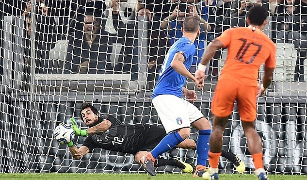 Hà Lan thoát hiểm phút chót trước Italia - Bóng Đá