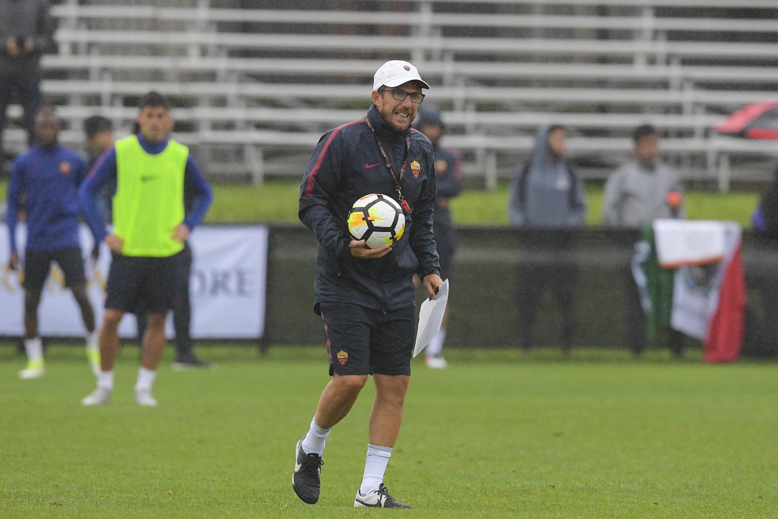 Strooman, De Rossi 'hổ báo' với đồng đội - Bóng Đá