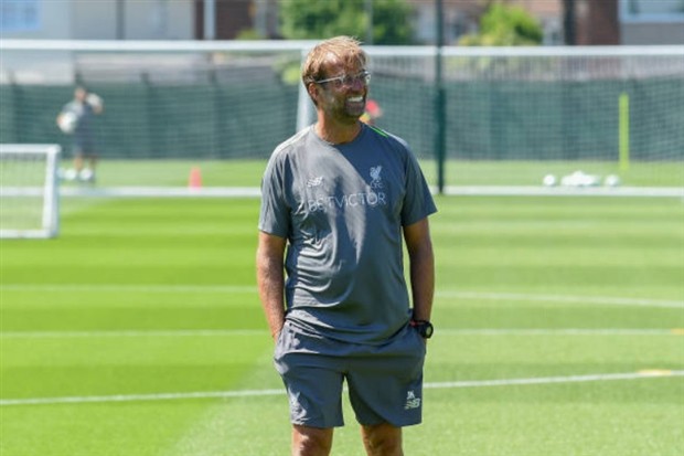 Klopp chăm sóc tận tình 'số 8' mới của Liverpool tại Melwood - Bóng Đá