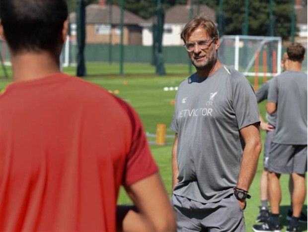 Klopp chăm sóc tận tình 'số 8' mới của Liverpool tại Melwood - Bóng Đá