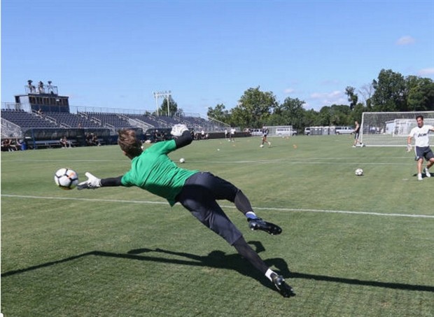 Young và De Gea như tri kỷ trên sân tập của Man Utd - Bóng Đá