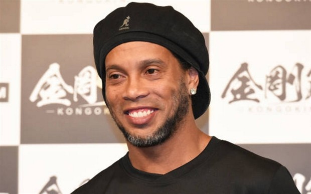 Ronaldinho lộ vẻ già nua khi xuất hiện trên đất Nhật - Bóng Đá