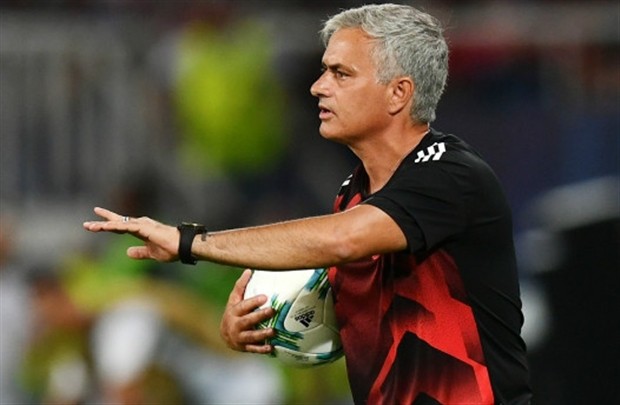 Fan Man Utd bắt đồng với phát biểu của Mourinho - Bóng Đá