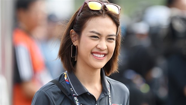 Nữ phóng viên Thái làm 'chao đảo' SEA Games 29 - Bóng Đá