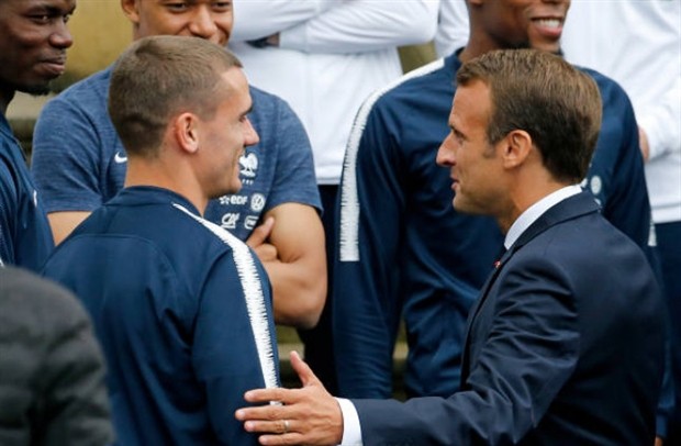 Tổng thống Pháp tới thăm đại bảng doanh của Les Bleus - Bóng Đá