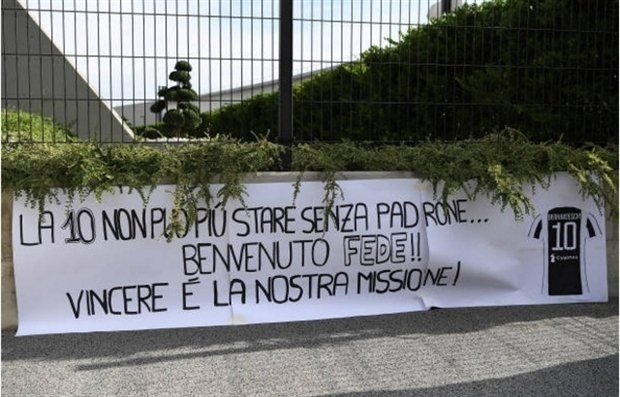 Fan Juventus nể phục khi Bernardeschi từ chối áo số 10 - Bóng Đá