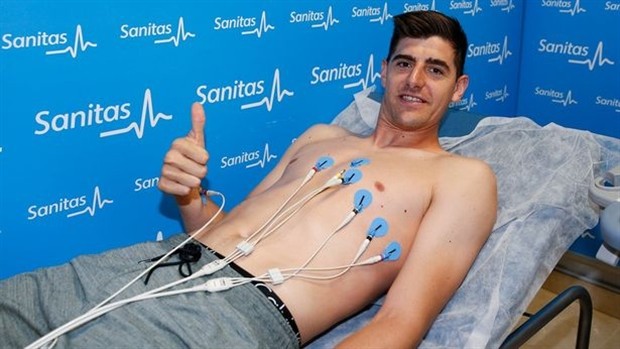 Chùm ảnh courtois tới Real - Bóng Đá
