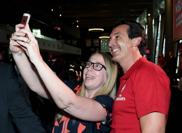Emery choáng ngộp trong ngày ra mắt toàn bộ nhân viên tại Arsenal - Bóng Đá