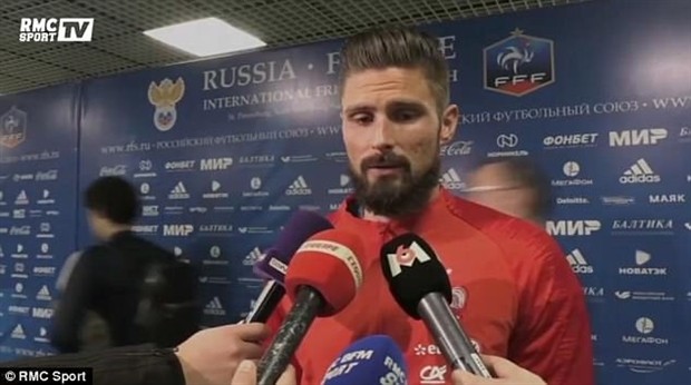 Sắp chia tay, Bonucci gượng gạo ra mắt áo mới của Milan - Bóng Đá