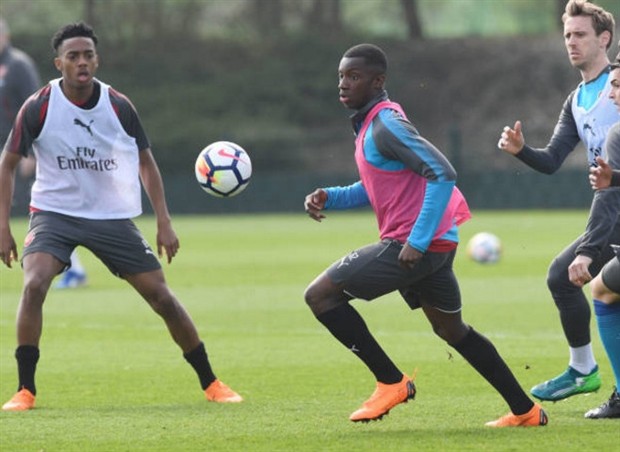 Lacazette tập 'múa dẻo' trên sân tập của Arsenal - Bóng Đá