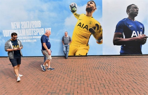 Wembey 'kẹt xe' trước giờ Derby London - Bóng Đá