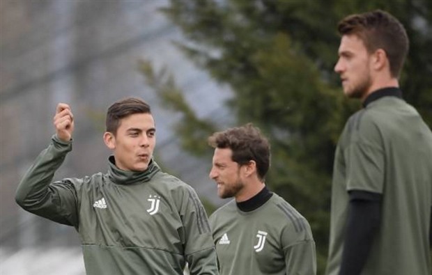 Dylaba trổ tài chỉ đạo trên sân tập của Juventus - Bóng Đá