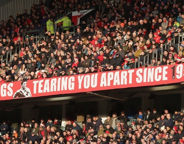 Vì đội bóng, fan nào 'trâu' nhất Premier League (P.1) - Bóng Đá