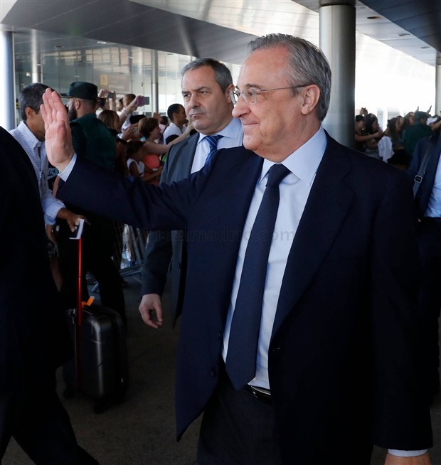 Fan nữ đổ xô tới sân bay tiễn dàn sao Real lên đường - Bóng Đá