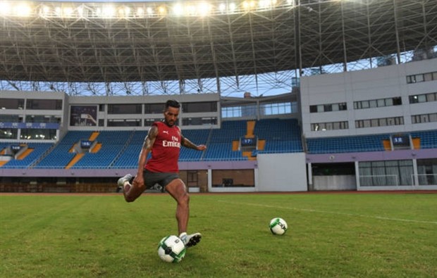 Arsenal đấu Benfica, Giroud 'hất' Lacazette lên ghế dự bị - Bóng Đá