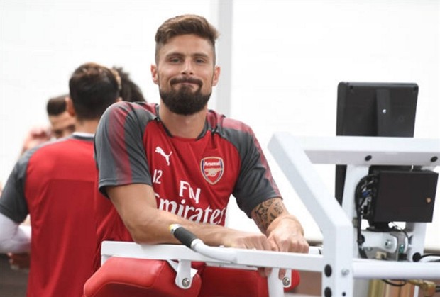 Arsenal đấu Benfica, Giroud 'hất' Lacazette lên ghế dự bị - Bóng Đá