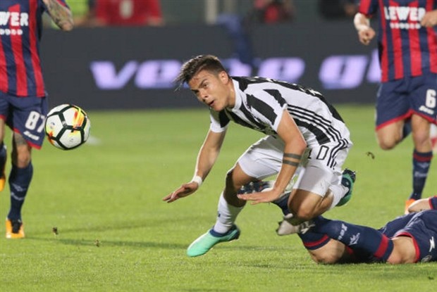 Mặc kệ ngôi vương, Napoli vẫn thỏa sức vui trong ngày mưa nặng hạt - Bóng Đá