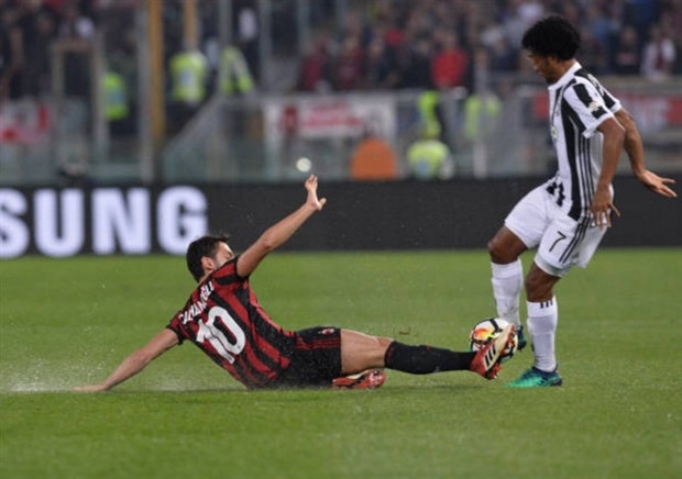 Hủy diệt Milan, Buffon ôm đồng đội khóc nức nở  - Bóng Đá