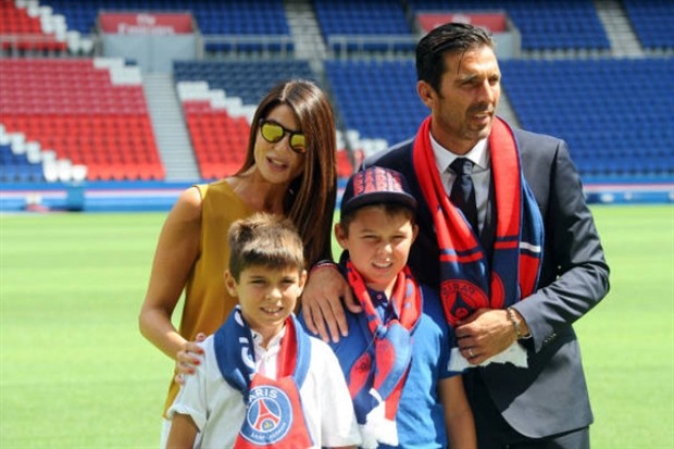 Buffon đẹp hết phần người khác trong ngày ra mắt PSG - Bóng Đá