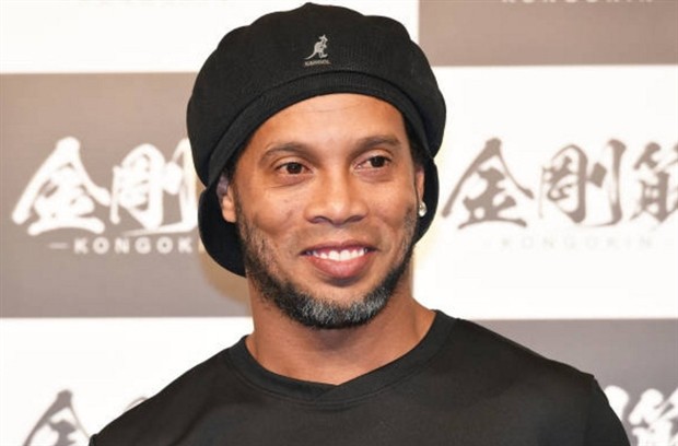 Ronaldinho lộ vẻ già nua khi xuất hiện trên đất Nhật - Bóng Đá