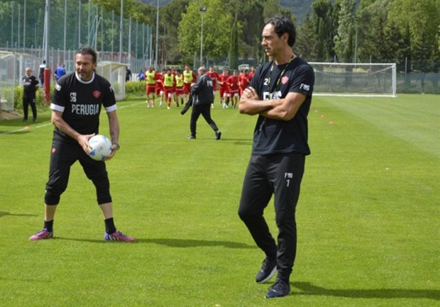 Tượng đài Nesta nghiêm nghị trong ngày đầu làm HLV tại Perugia - Bóng Đá
