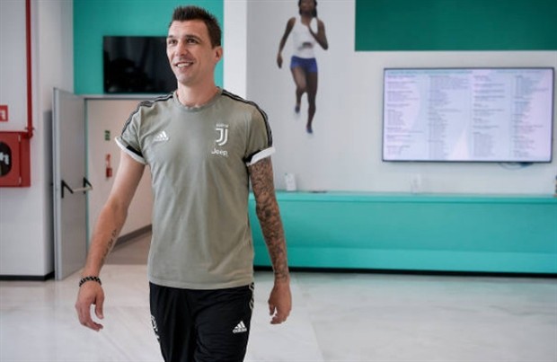 Fan 'chân gỗ' Công Phượng đang bắt đầu vùng lên - Bóng Đá