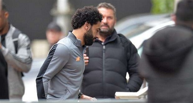 Klopp tươi như hoa khi vừa đặt chân tới Manchester - Bóng Đá
