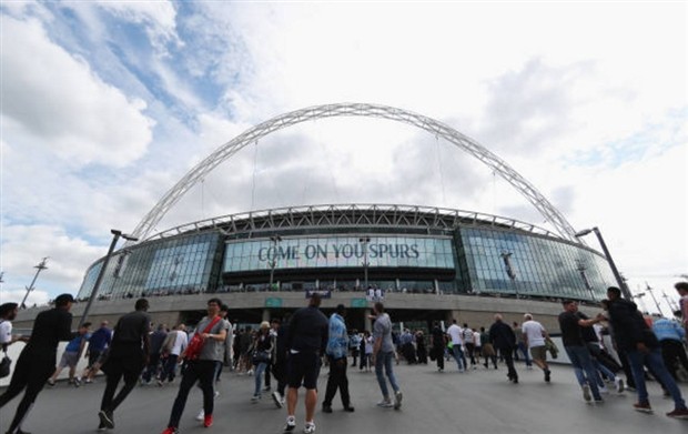 Wembey 'kẹt xe' trước giờ Derby London - Bóng Đá