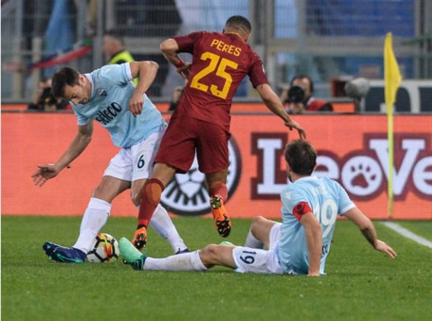 Bàn thắng thì không, nhưng thẻ đỏ lại xuất hiện tại Derby thành Rome - Bóng Đá