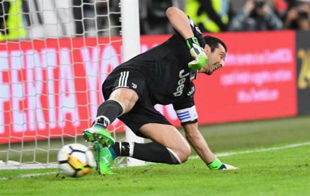 Juventus suýt thua, Allegri run rẩy trên băng ghế chỉ đạo  - Bóng Đá