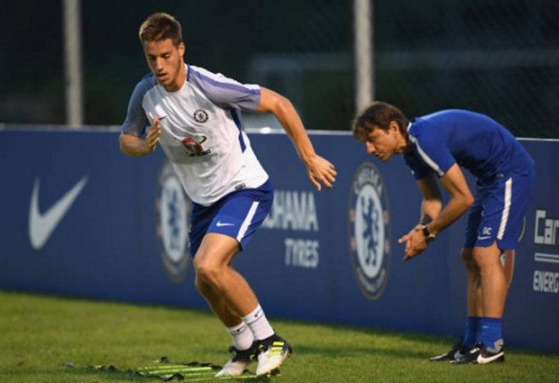 Thua trận, Conte soi từng bước chạy của các cầu thủ Chelsea - Bóng Đá