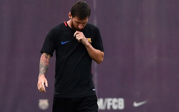 Messi đầy suy tư trước thềm lượt về siêu cúp - Bóng Đá