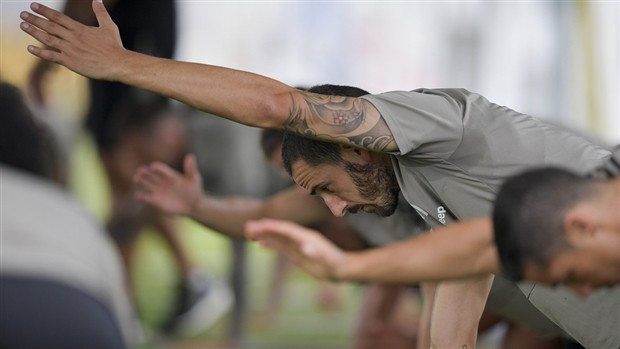 HLV Allegri đầy nghiêm khắc trong buổi tập đầu cùng Ronaldo - Bóng Đá