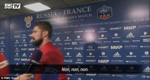 Sắp chia tay, Bonucci gượng gạo ra mắt áo mới của Milan - Bóng Đá