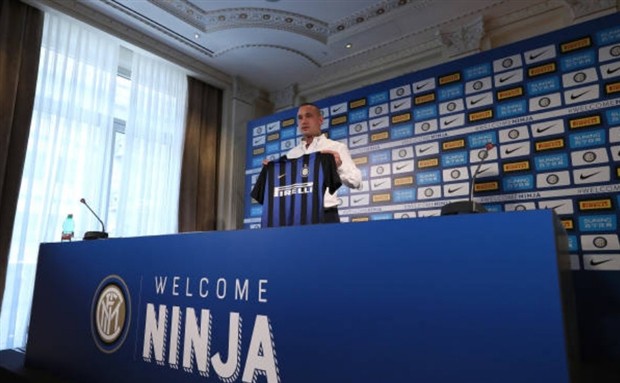 Nainggolan mặt đầy cau có trong ngày ra mắt Inter  - Bóng Đá