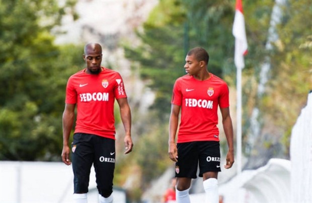PSG rút lui, Mbappe lủi thủi ra sân tập cùng Monaco - Bóng Đá
