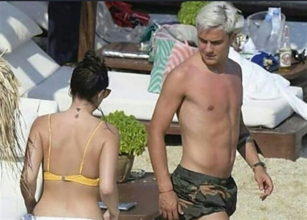 Dybala dính như sam với bạn gái tại Hy Lạp - Bóng Đá
