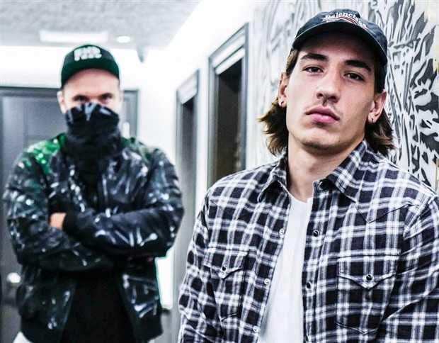 Bellerin và Iwobi đắm chìm trong thế giới 'Endless' - Bóng Đá