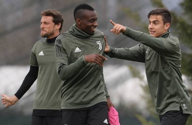 Dylaba trổ tài chỉ đạo trên sân tập của Juventus - Bóng Đá