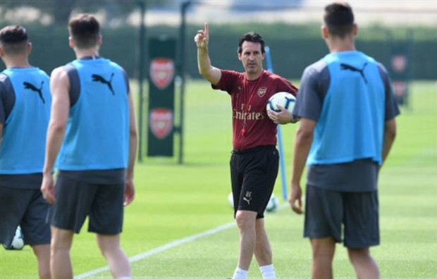 Emery cau có nhìn Pháo Thủ tập 'nhả đạn' - Bóng Đá