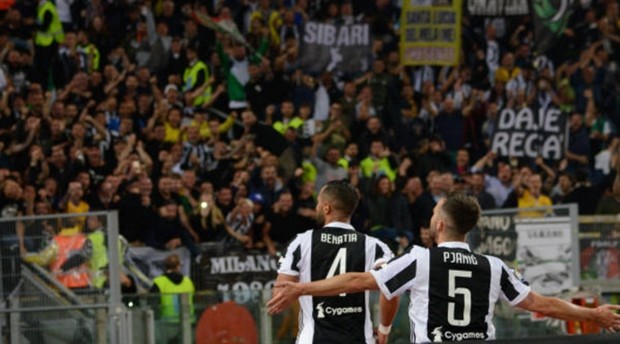 Hủy diệt Milan, Buffon ôm đồng đội khóc nức nở  - Bóng Đá