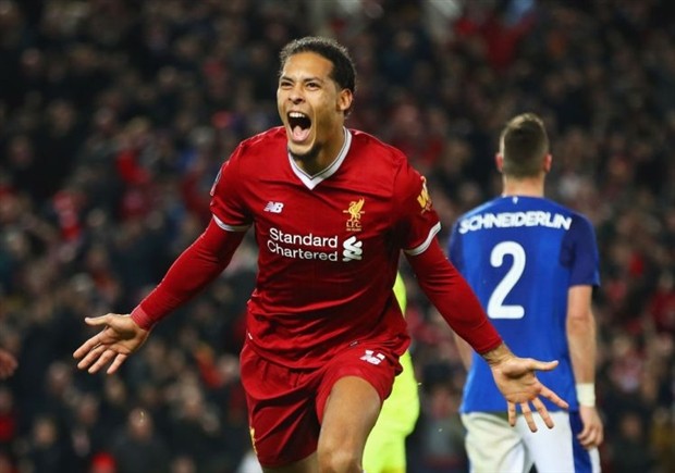 Emre Can hì hục chạy trong ngày hội quân tại Juventus - Bóng Đá