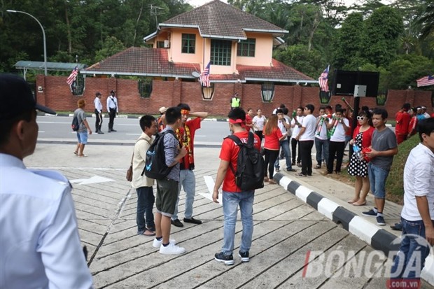 NÓNG: NHM Việt Nam ngơ ngác vì không thể mua vé xem trận đấu của tuyển nữ - Bóng Đá