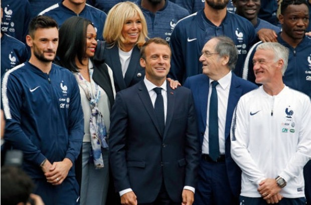 Tổng thống Pháp tới thăm đại bảng doanh của Les Bleus - Bóng Đá