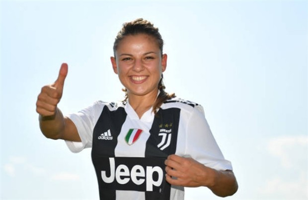 Đánh bại Milan, Juventus chào đón 'bông hồng' Ba Lan tới Ý - Bóng Đá